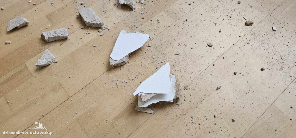 Fragment sufitu odpadł w LMK