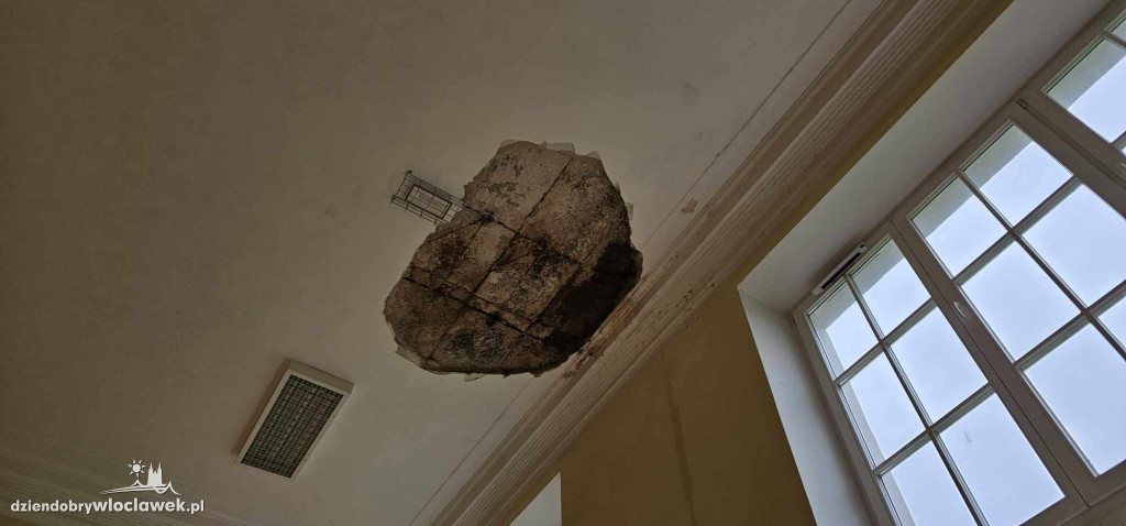 Fragment sufitu odpadł w LMK