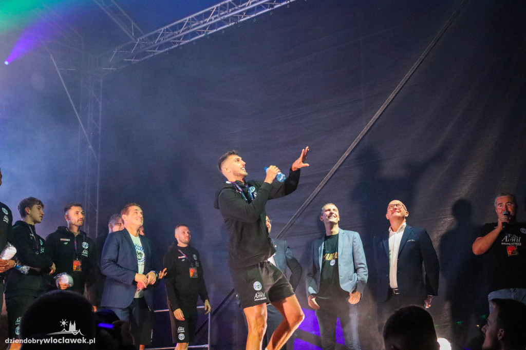 Koszykarze Anwilu na koncercie 