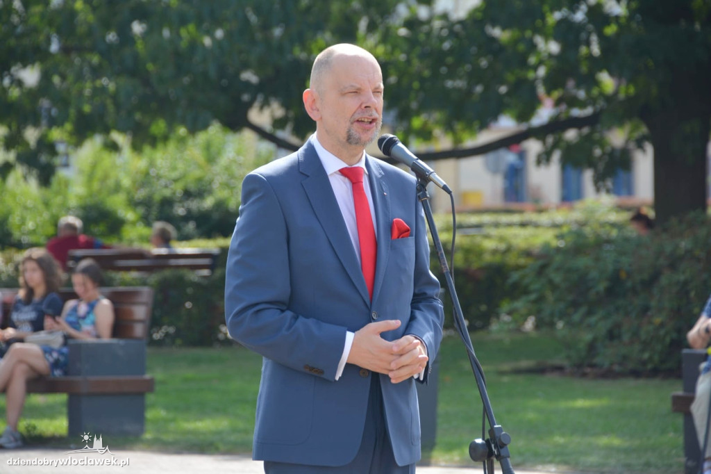 Narodowe Czytanie na Placu Wolności