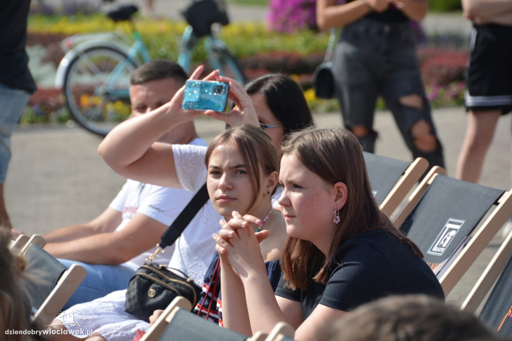 Narodowe Czytanie na Placu Wolności