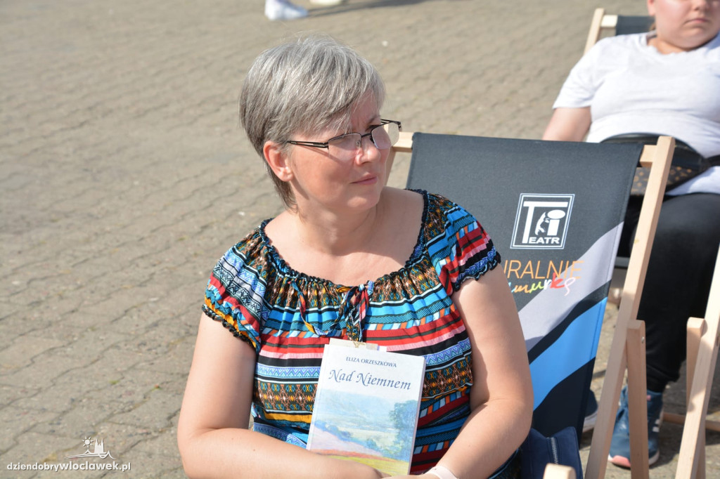 Narodowe Czytanie na Placu Wolności
