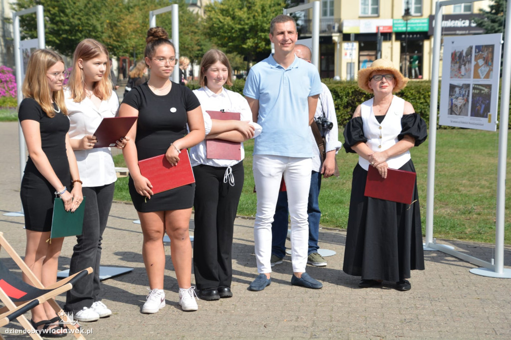 Narodowe Czytanie na Placu Wolności