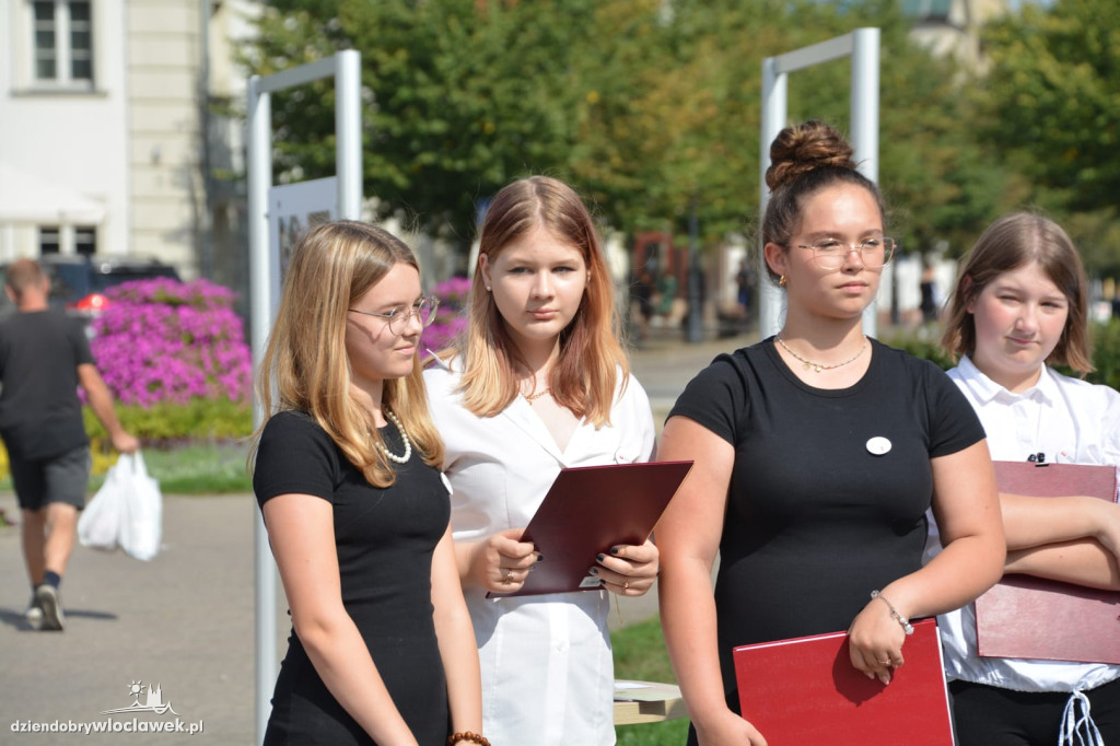 Narodowe Czytanie na Placu Wolności