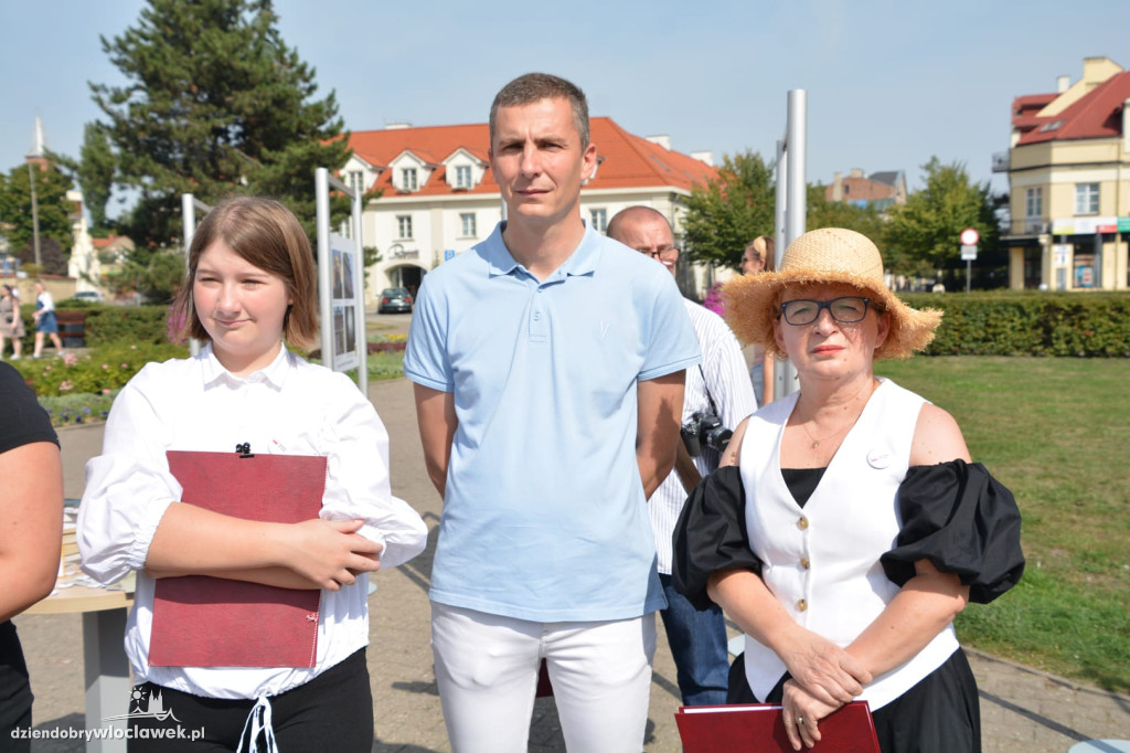 Narodowe Czytanie na Placu Wolności