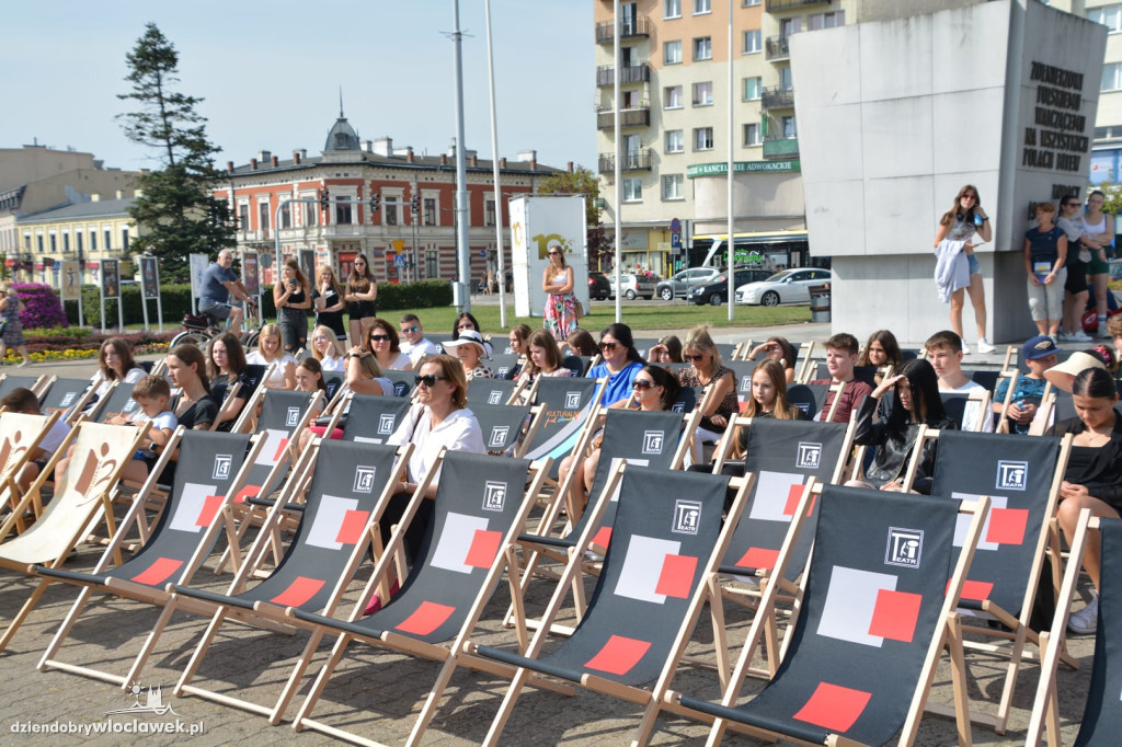 Narodowe Czytanie na Placu Wolności