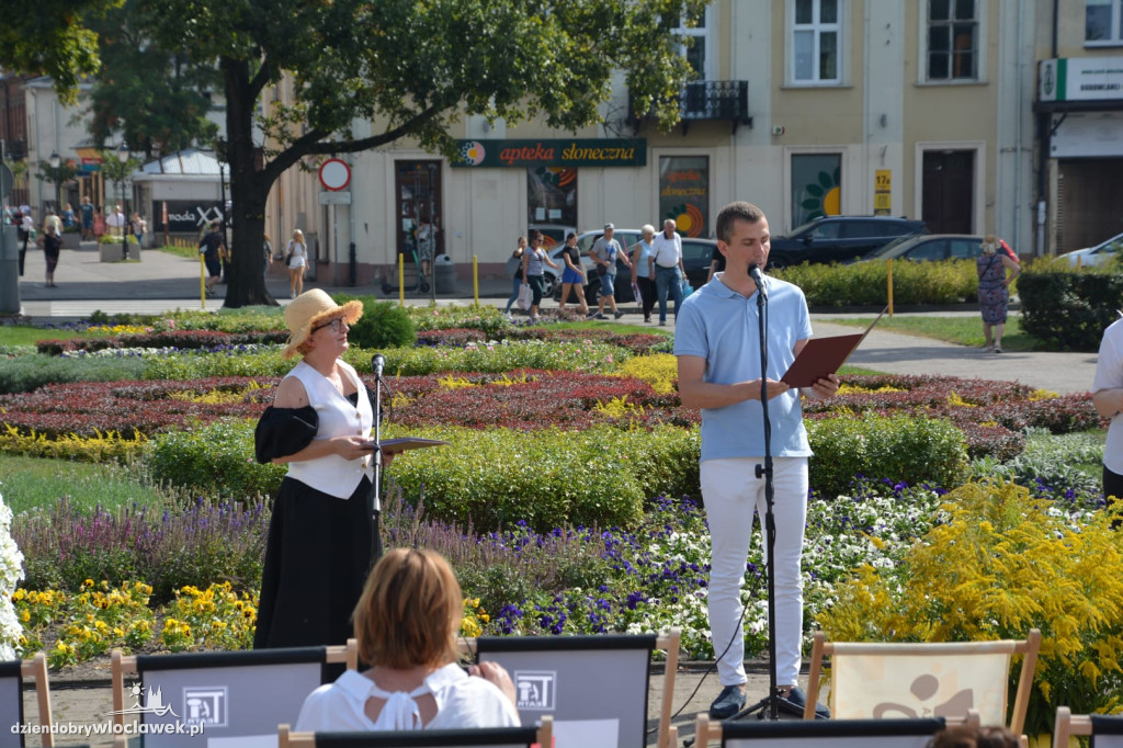 Narodowe Czytanie na Placu Wolności