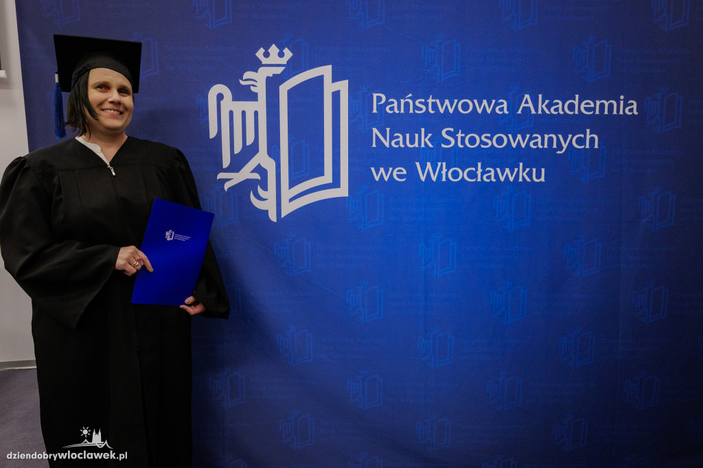 Absolwenci PANS odebrali dyplomy cz. 2