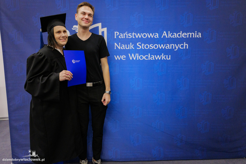 Absolwenci PANS odebrali dyplomy cz. 2