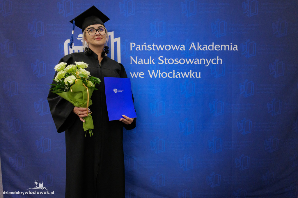 Absolwenci PANS odebrali dyplomy cz. 2