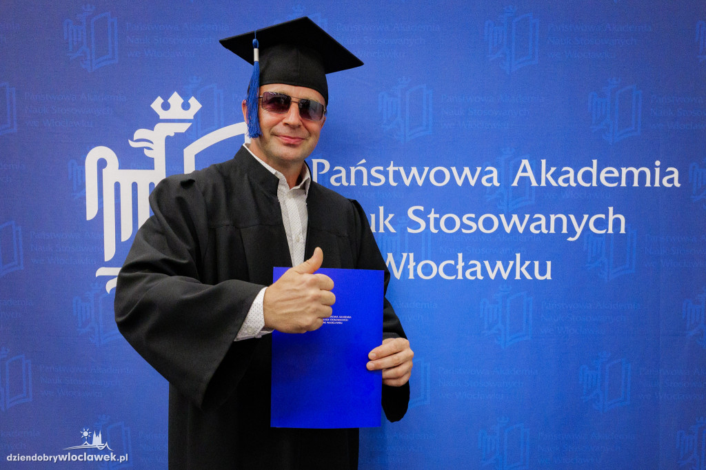 Absolwenci PANS odebrali dyplomy cz. 2