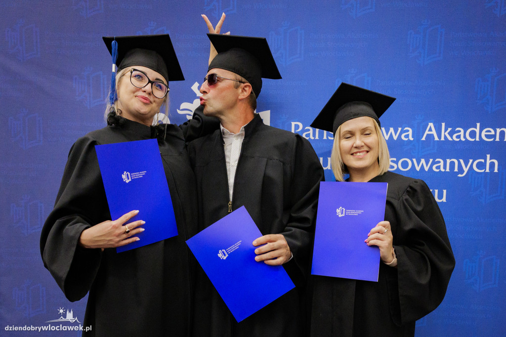 Absolwenci PANS odebrali dyplomy cz. 2
