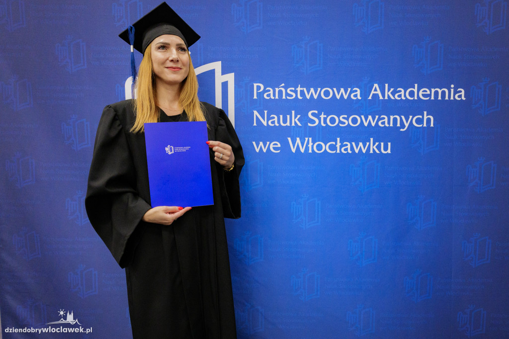 Absolwenci PANS odebrali dyplomy cz. 2