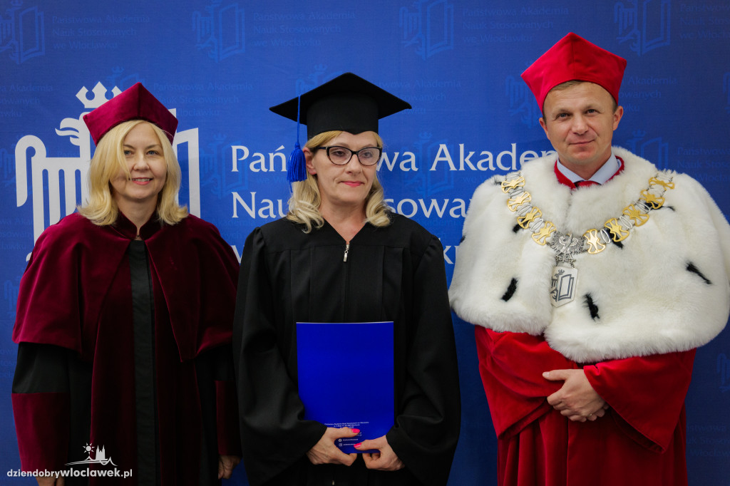 Absolwenci PANS odebrali dyplomy cz. 2