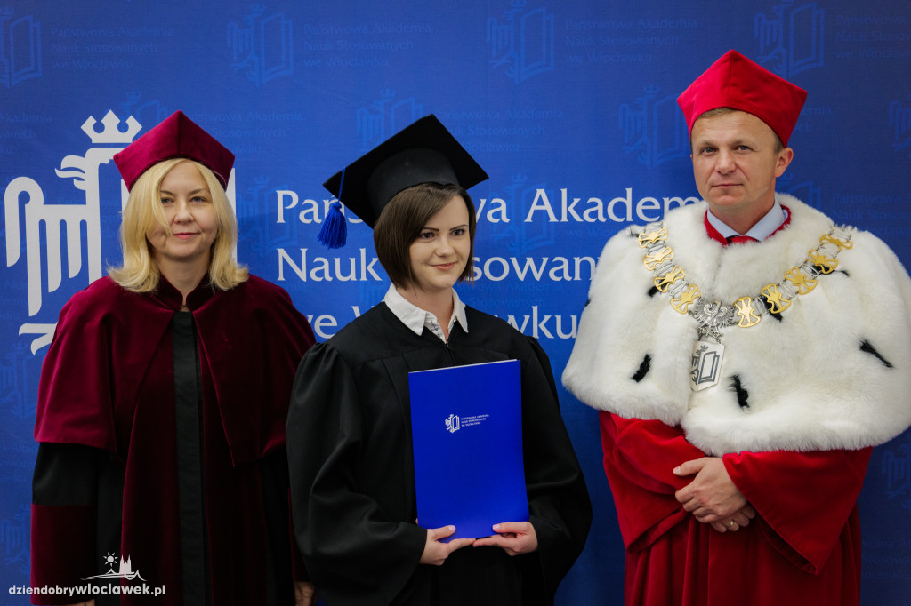 Absolwenci PANS odebrali dyplomy cz. 2