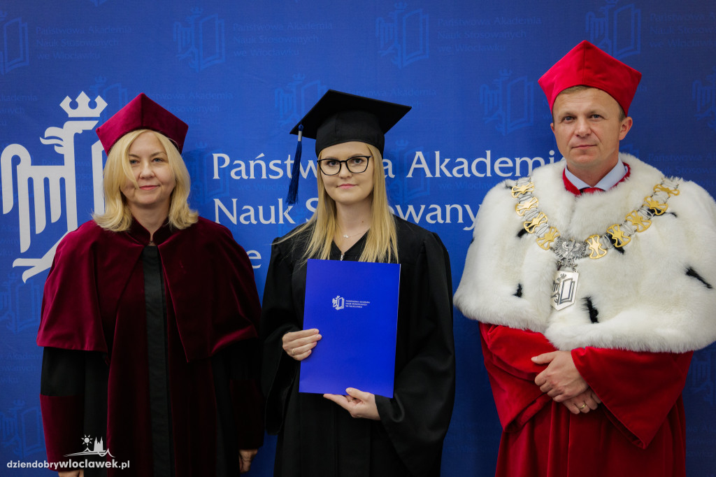 Absolwenci PANS odebrali dyplomy cz. 2