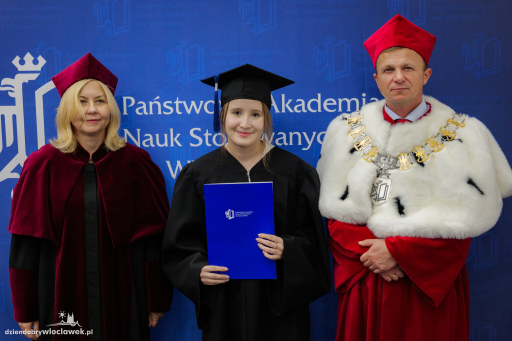 Absolwenci PANS odebrali dyplomy cz. 2