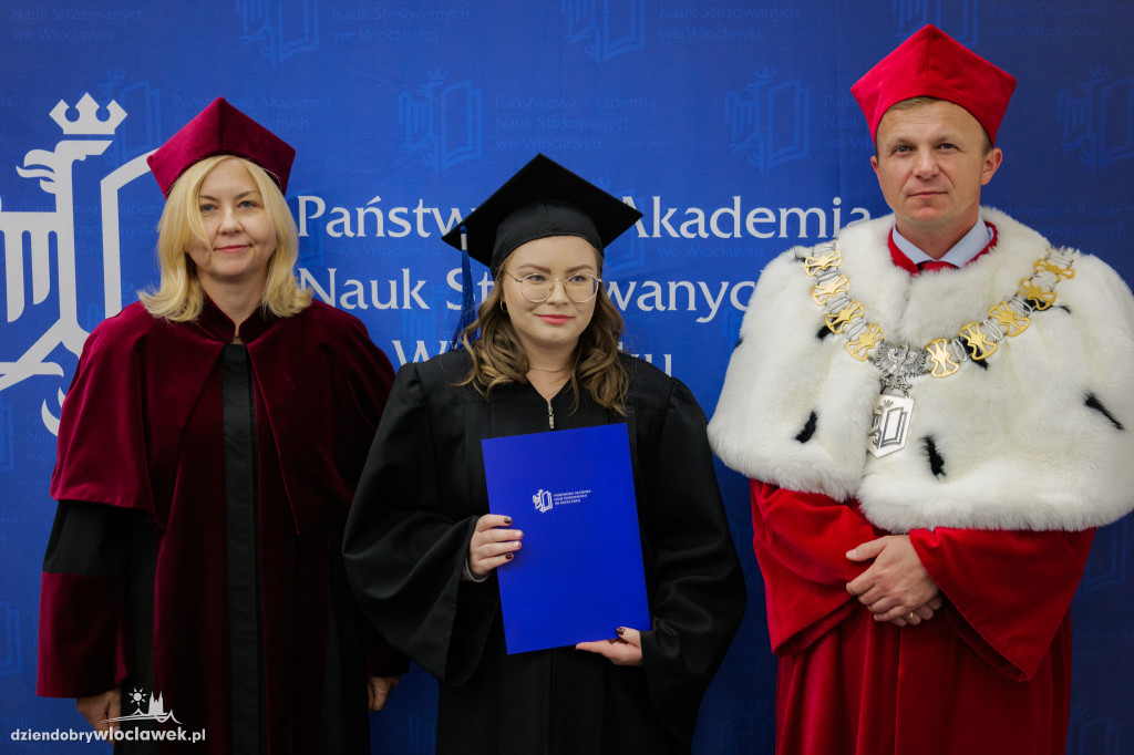 Absolwenci PANS odebrali dyplomy cz. 2