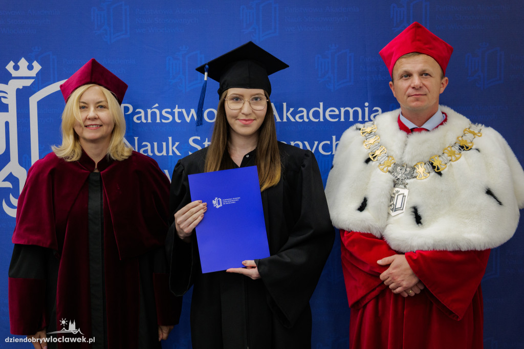 Absolwenci PANS odebrali dyplomy cz. 2