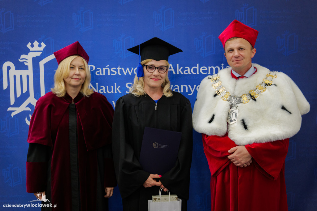 Absolwenci PANS odebrali dyplomy cz. 2