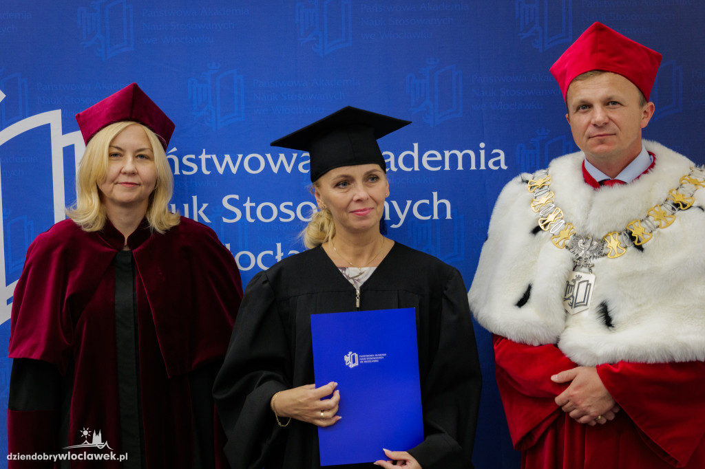 Absolwenci PANS odebrali dyplomy cz. 2