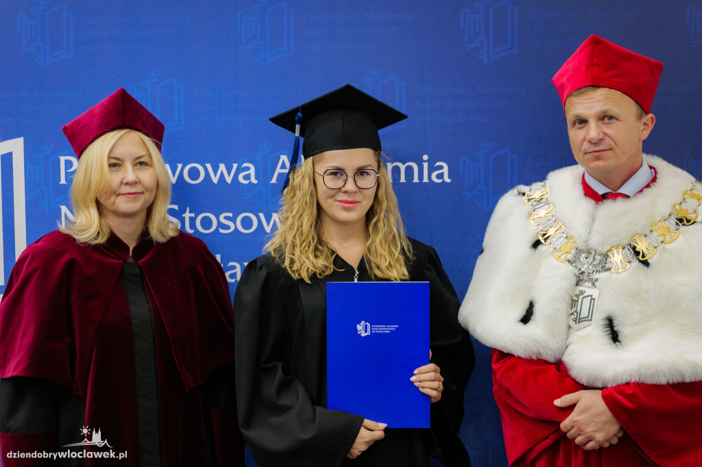 Absolwenci PANS odebrali dyplomy cz. 2