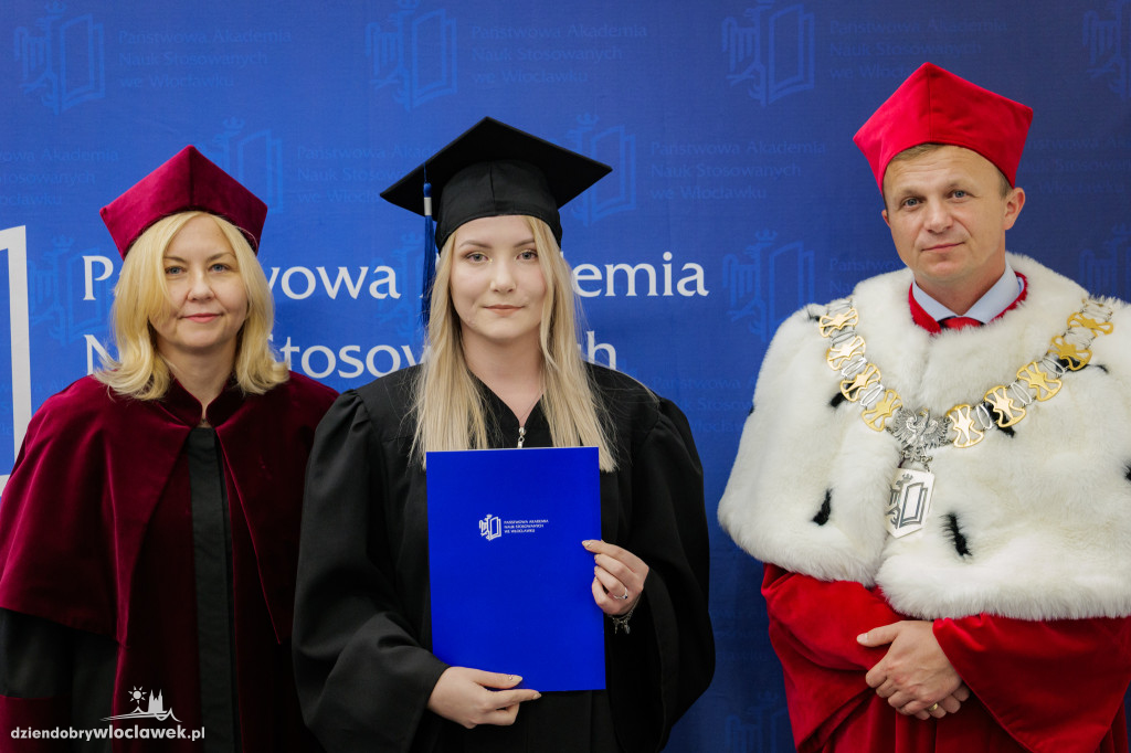Absolwenci PANS odebrali dyplomy cz. 2