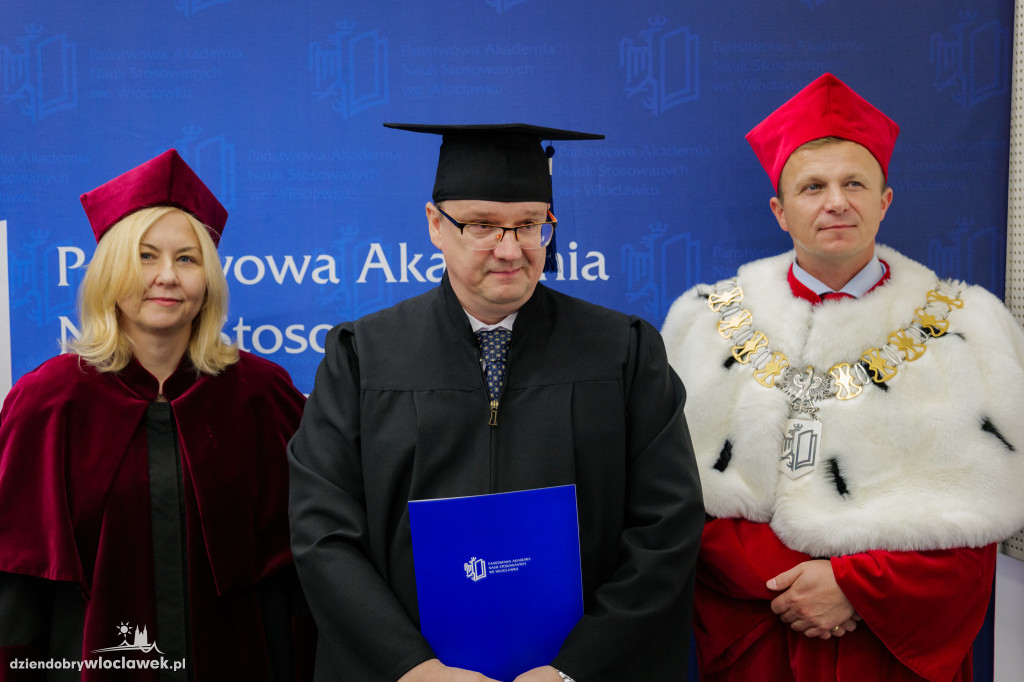 Absolwenci PANS odebrali dyplomy cz. 2