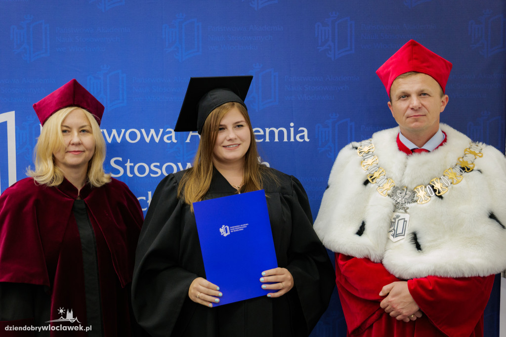 Absolwenci PANS odebrali dyplomy cz. 2