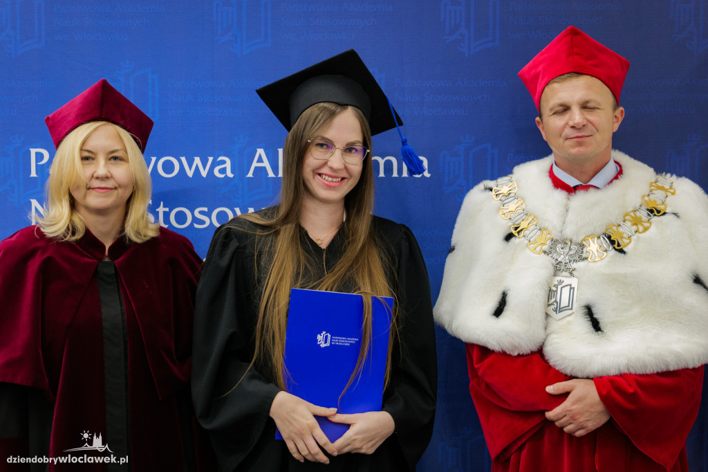 Absolwenci PANS odebrali dyplomy cz. 2
