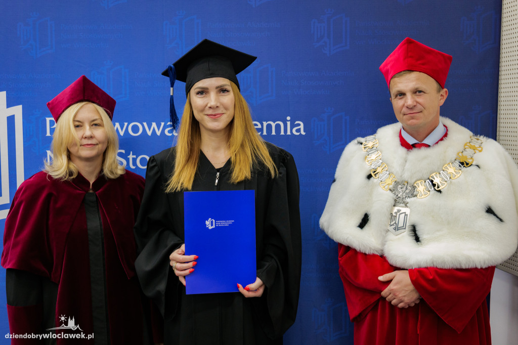 Absolwenci PANS odebrali dyplomy cz. 2