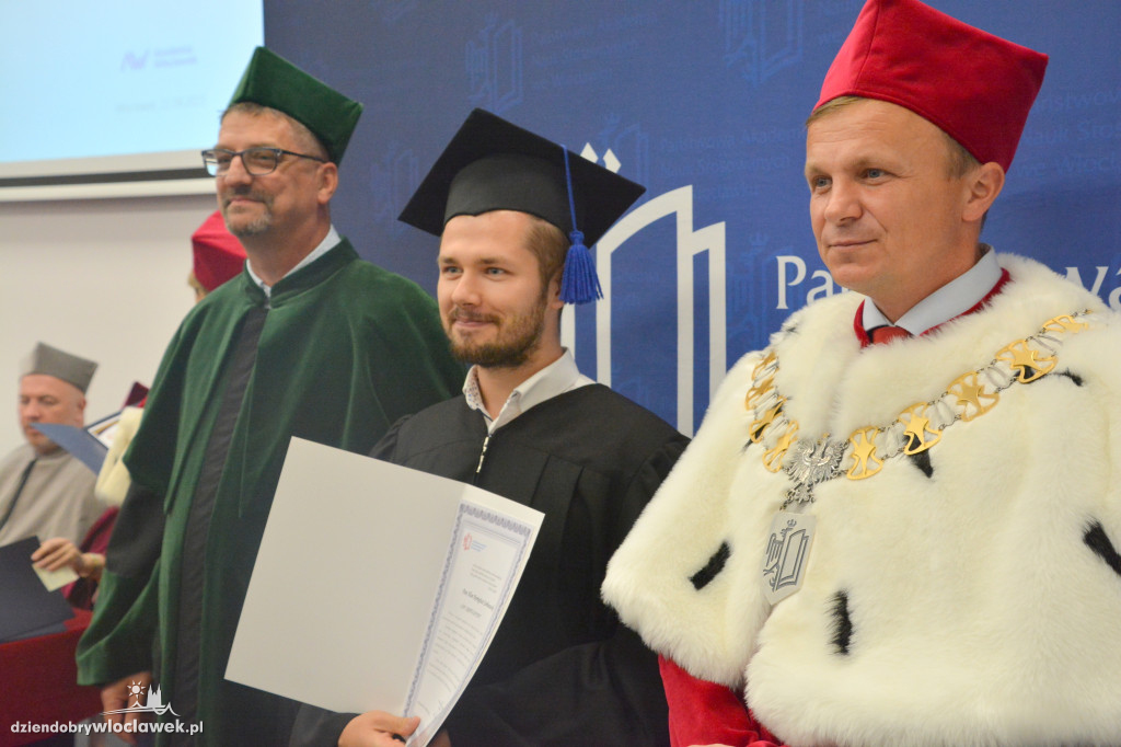 Absolwenci PANS odebrali dyplomy (cz.1)