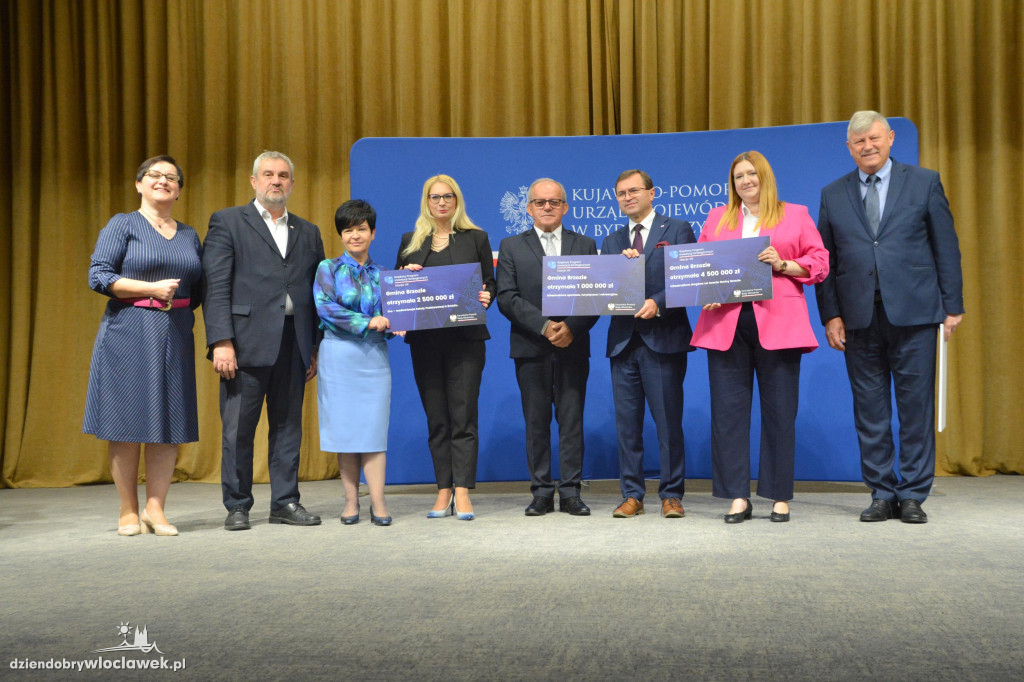 Czeki z Rządowego Programu Inwestycji Strategicznych