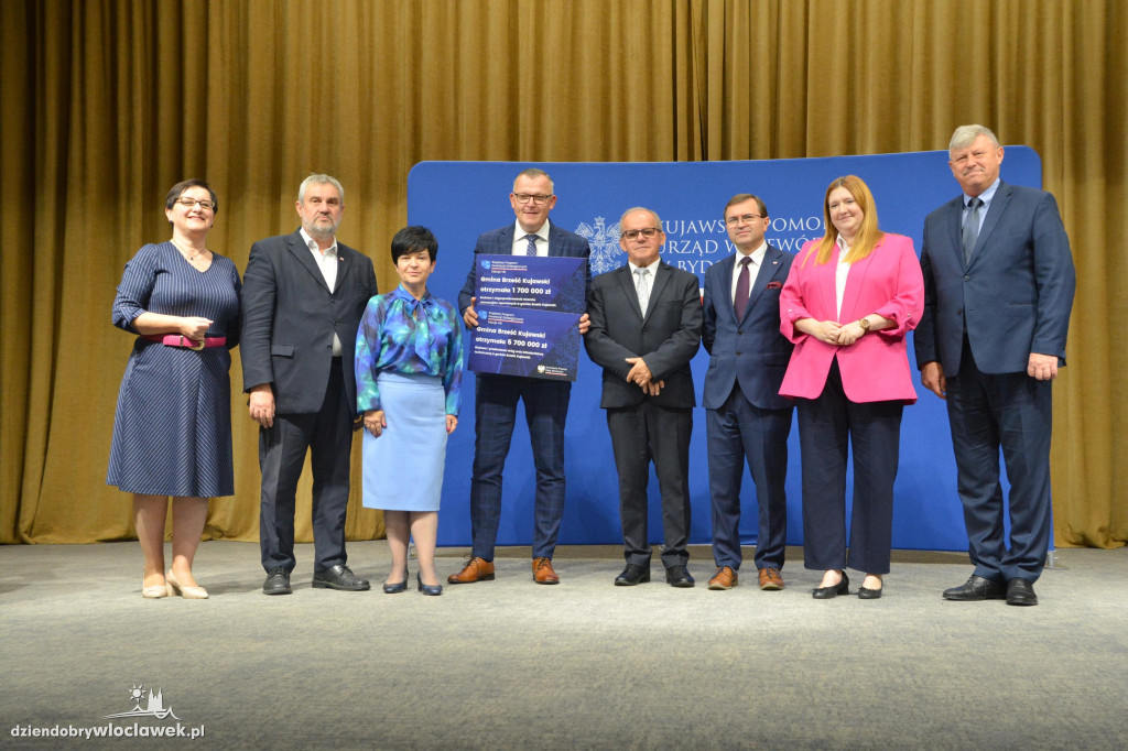 Czeki z Rządowego Programu Inwestycji Strategicznych