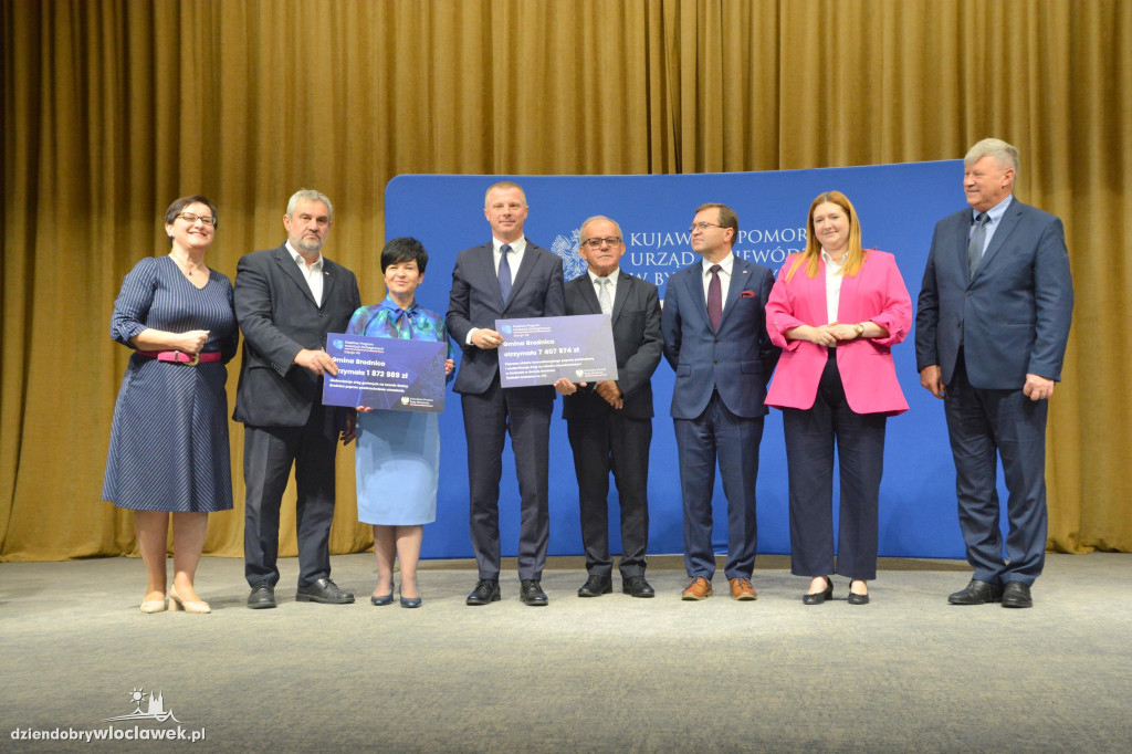 Czeki z Rządowego Programu Inwestycji Strategicznych