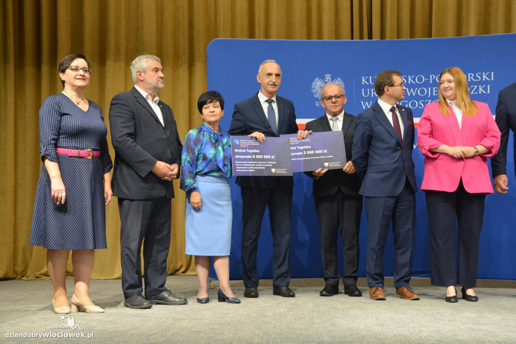 Czeki z Rządowego Programu Inwestycji Strategicznych