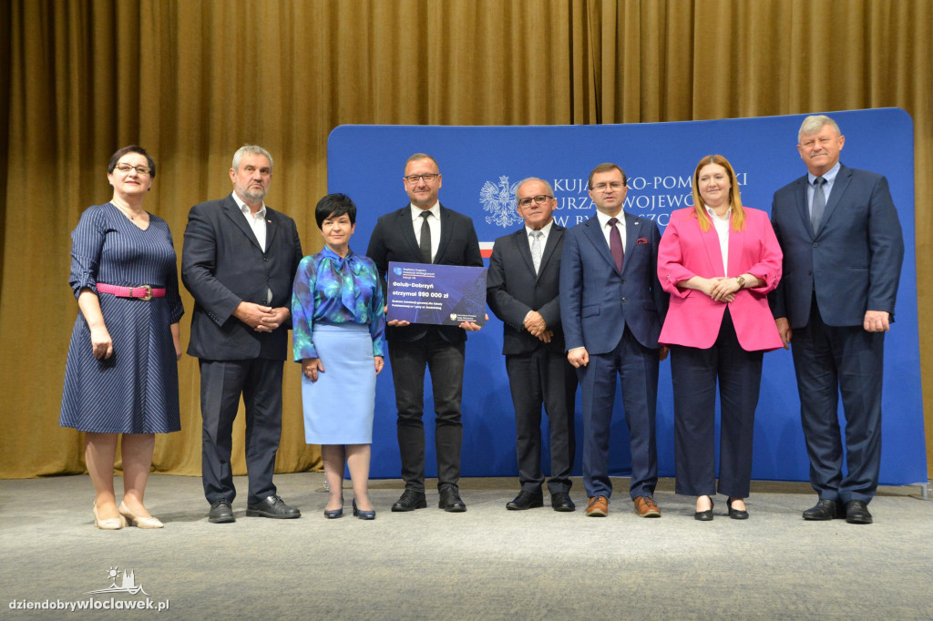 Czeki z Rządowego Programu Inwestycji Strategicznych
