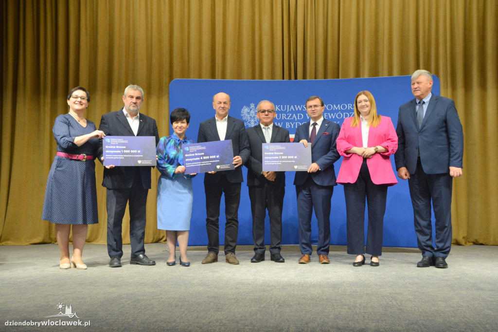 Czeki z Rządowego Programu Inwestycji Strategicznych