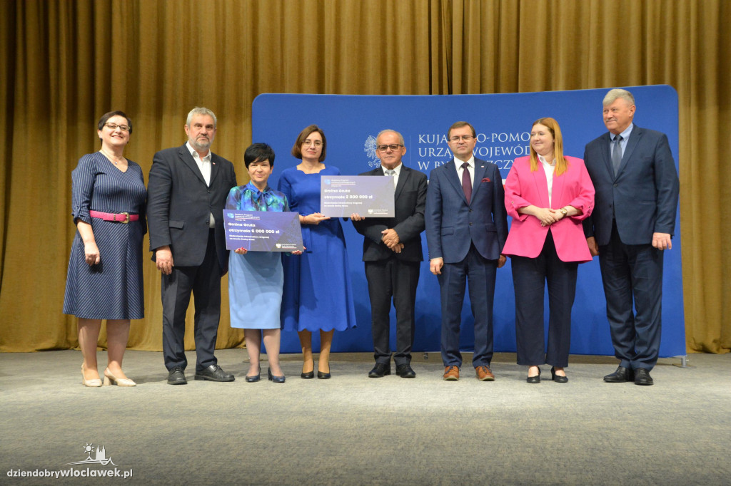 Czeki z Rządowego Programu Inwestycji Strategicznych