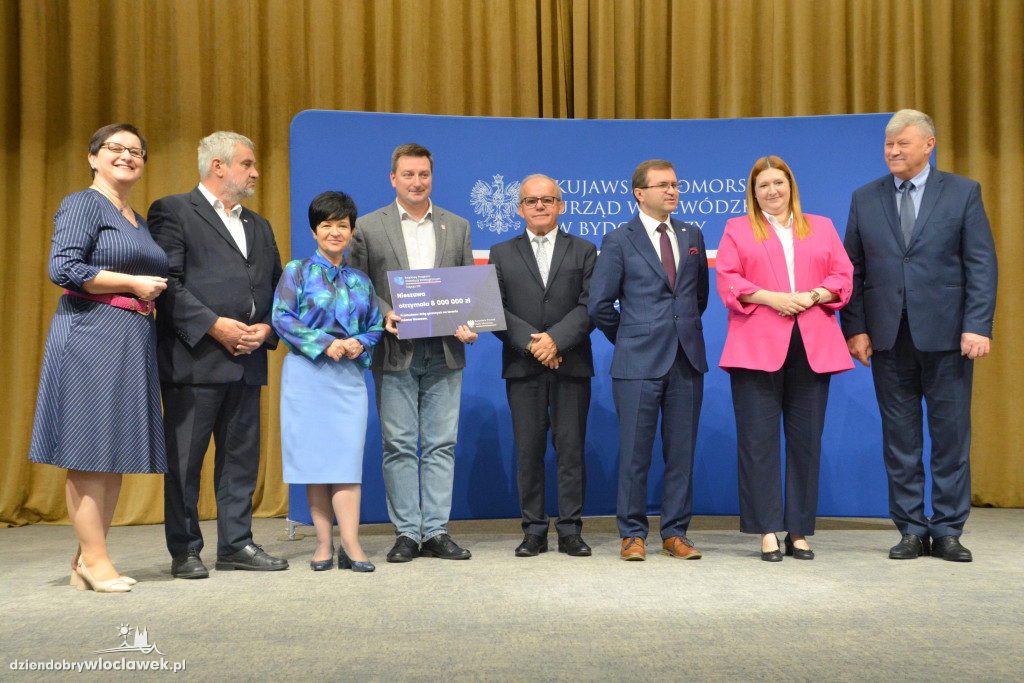 Czeki z Rządowego Programu Inwestycji Strategicznych