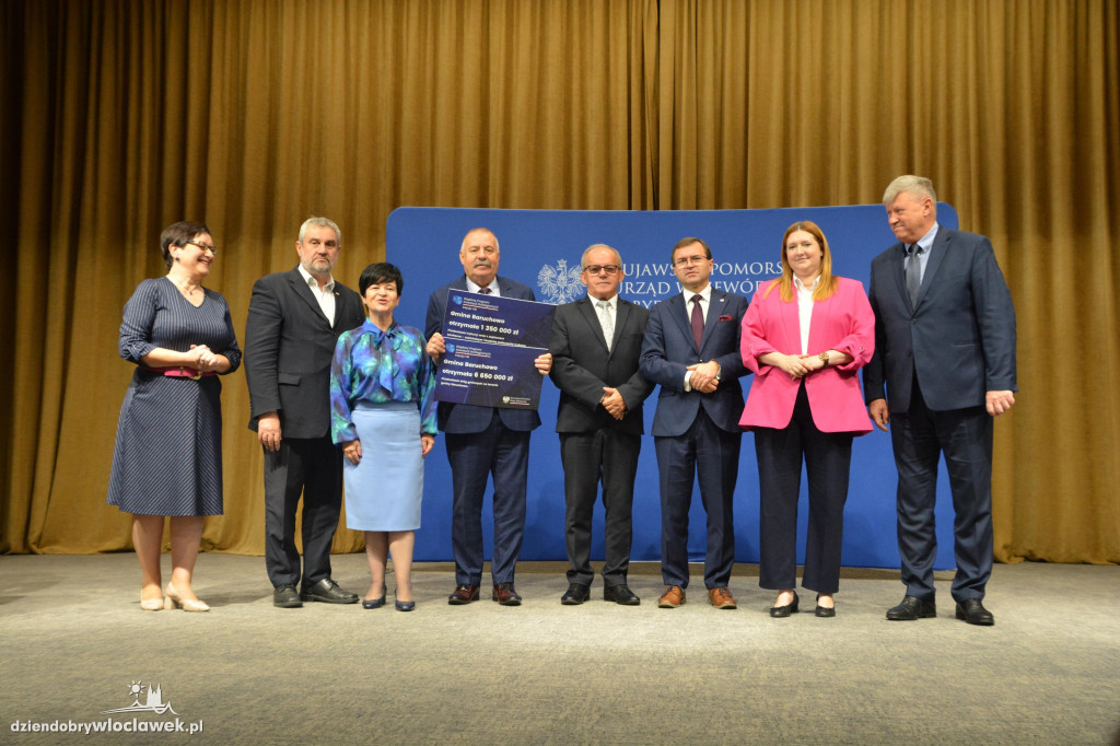 Czeki z Rządowego Programu Inwestycji Strategicznych
