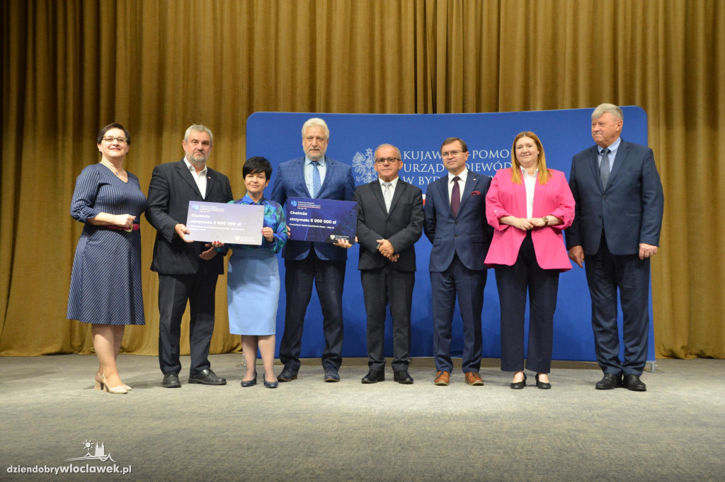 Czeki z Rządowego Programu Inwestycji Strategicznych