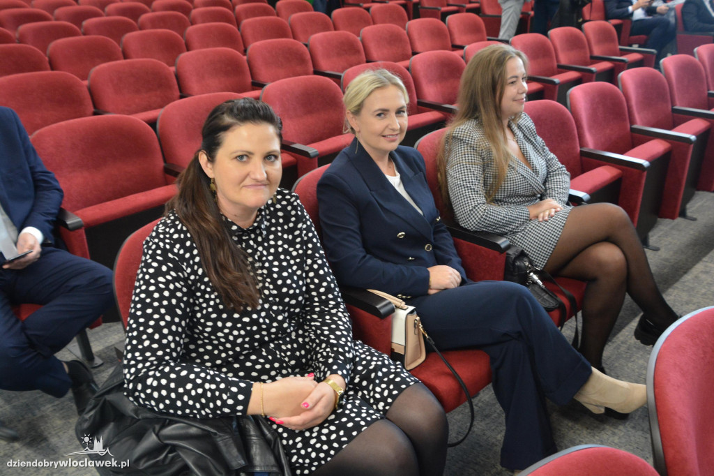 Czeki z Rządowego Programu Inwestycji Strategicznych