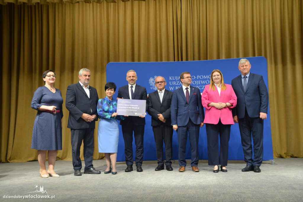 Czeki z Rządowego Programu Inwestycji Strategicznych