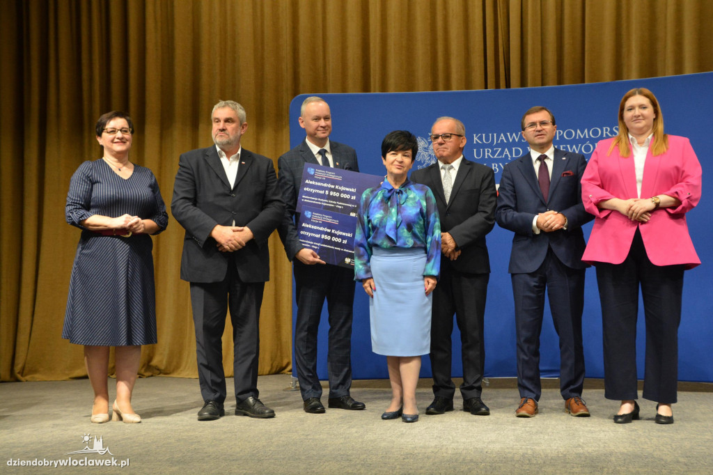 Czeki z Rządowego Programu Inwestycji Strategicznych