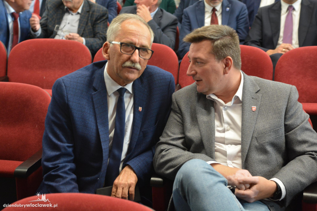 Czeki z Rządowego Programu Inwestycji Strategicznych