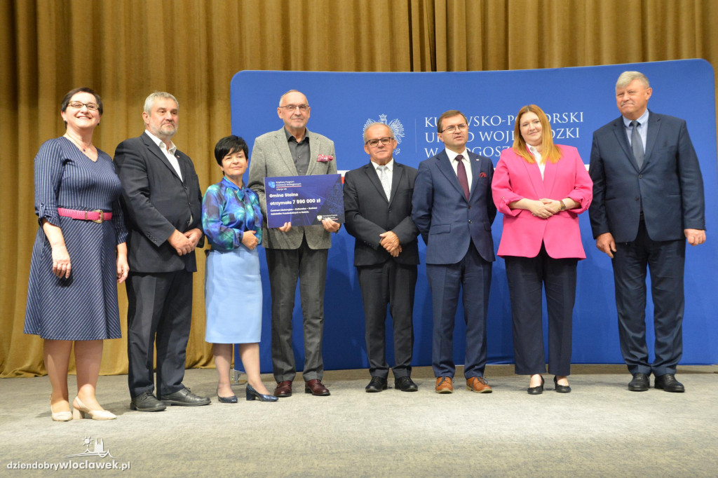 Czeki z Rządowego Programu Inwestycji Strategicznych
