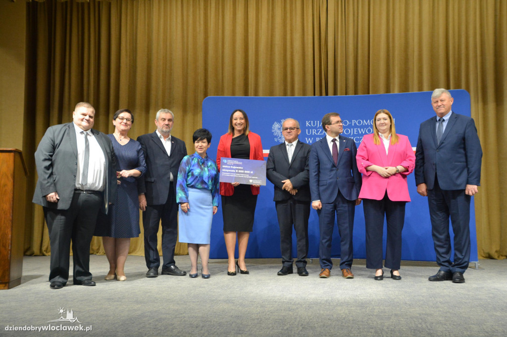 Czeki z Rządowego Programu Inwestycji Strategicznych