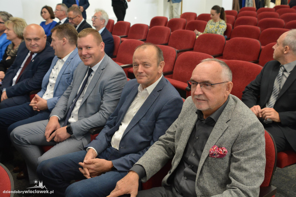 Czeki z Rządowego Programu Inwestycji Strategicznych