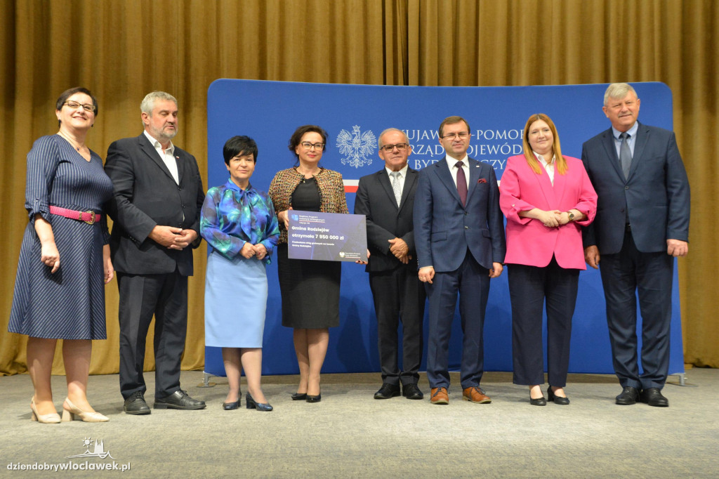 Czeki z Rządowego Programu Inwestycji Strategicznych